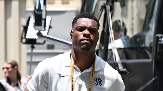 MD - Dumfries, il Barça monitora ma senza fretta. Il terzino dell'Inter possibile idea di fine mercato