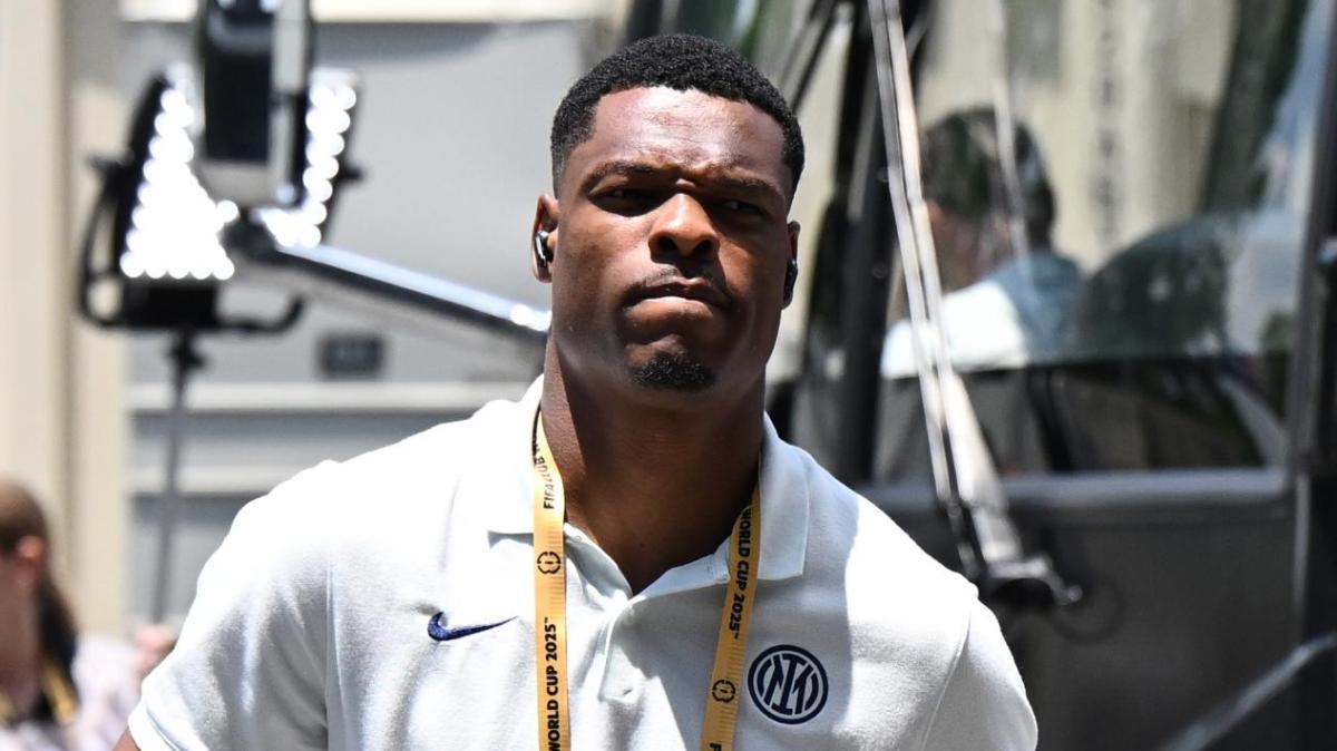 Dumfries scherza sull'espulsione: "Sono riuscito a trovare una sola foto della mia partita". Akanji e Thuram se la ridono 