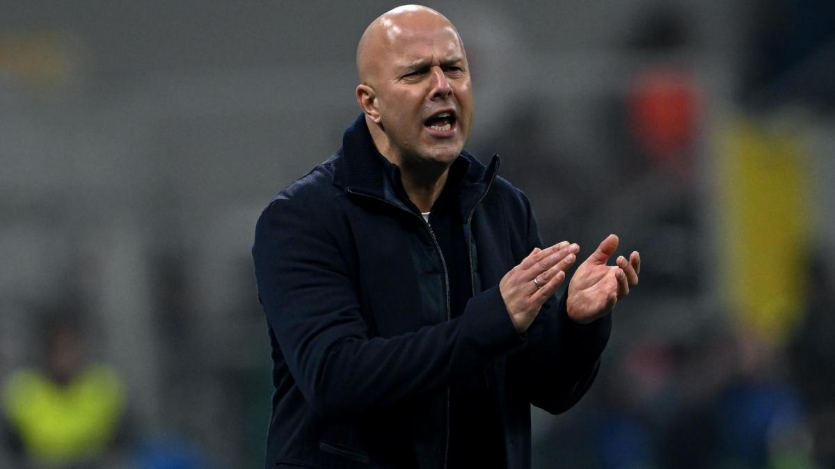 Slot: "Salah out con l'Inter, decisione mia. Ekitike e Isak? Lautaro e Thuram sono più abituati a giocare insieme"