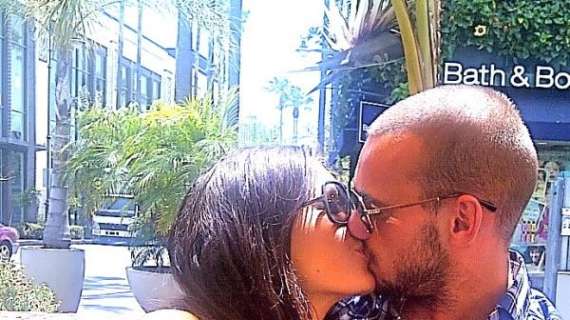 Sneijder, bacio a Yolanthe e addio malelingue