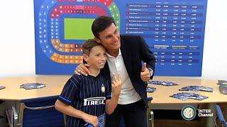 VIDEO - Niente è come esserci: foto e autografi coi nuovi abbonati per capitan ‪Zanetti‬ a San Siro