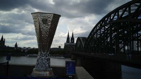 Europa League senza pubblico, c'è un trofeo gigante a Colonia quasi ignorato