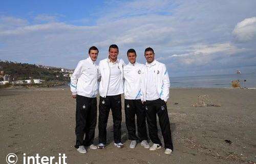 Foto ricordo nerazzurre sul 'Grande Lago'