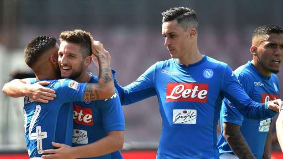 Napoli forza tre: Hamsik, Mertens e Koulibaly stendono il Cagliari, azzurri al momento in testa da soli