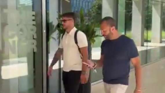 VIDEO - Primi movimenti in Viale della Liberazione: Enzo Raiola (agente di Cocchi) arriva in sede
