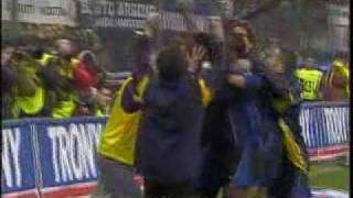 VIDEO - LA PARTITA DEL GIORNO - 09/03/2002 - Il famoso gol di Seedorf alla Juventus: 2-2 al 91'!