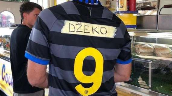 FOTO - Da Lukaku a Dzeko, il cambio di maglia è fai da te