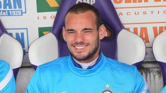 Sneijder, foto e sorrisi coi tifosi a bordocampo