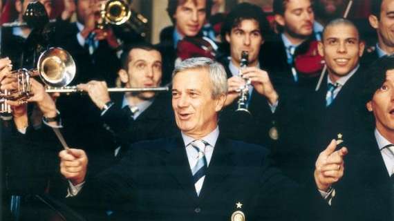 L'Inter ricorda Simoni a 82 anni dalla nascita: "Padre e maestro della squadra che vinse l'Uefa '98"