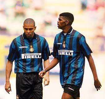 Kanu con Ronaldo, nella stagione 1997/98