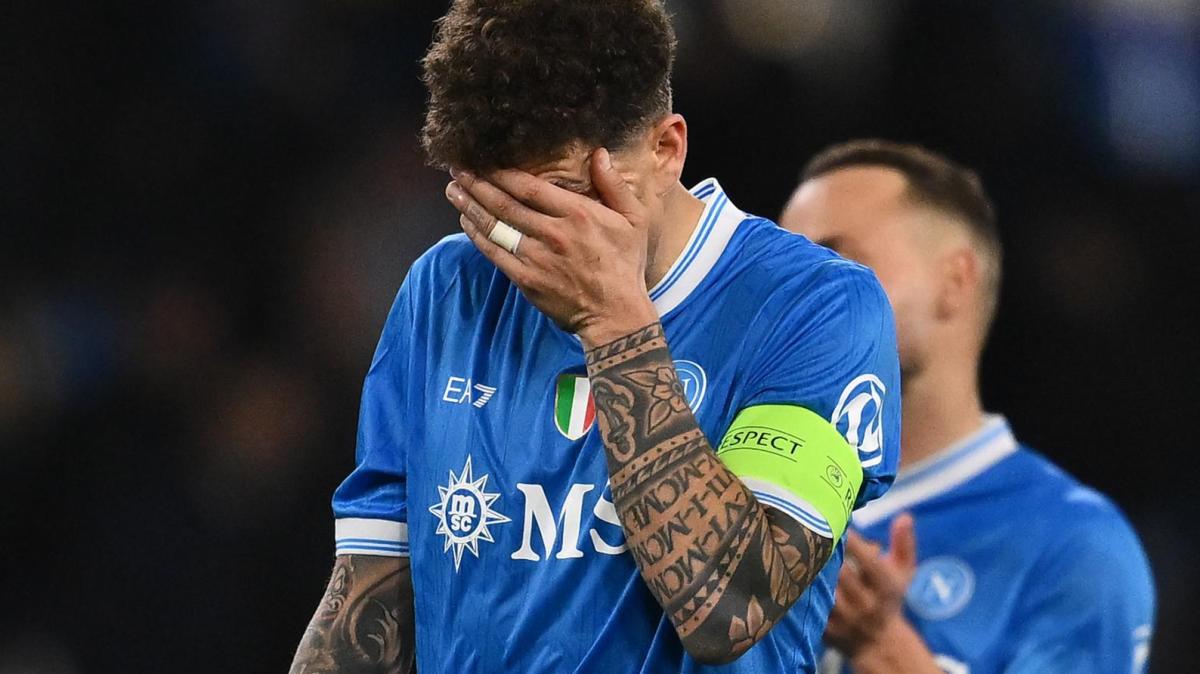 Di Lorenzo fermo ai box per infortunio, il Napoli annuncia: "Nelle prossime ore intervento chirurgico al piede sinistro"