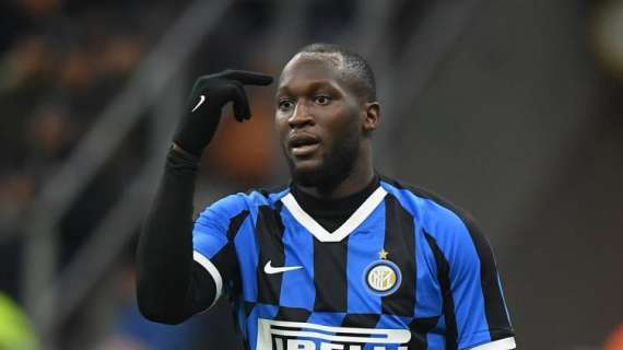 Lukaku invita Fabregas in Italia: "Hai pensato di venire in Serie A?"