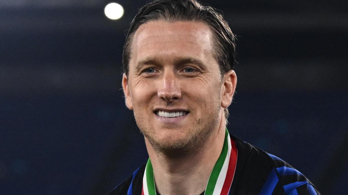 Maglia dell'Inter in omaggio, Zielinski entra nella Hall of Fame di Boniek