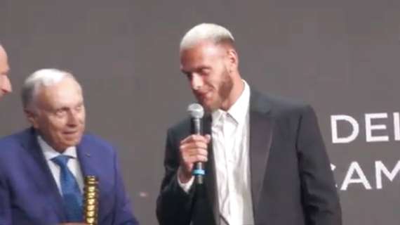 VIDEO - Dimarco premiato sul palco del Gentleman: "Sappiamo che significato ha il derby"