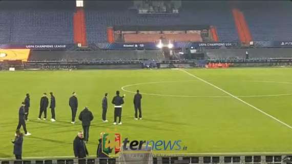 VIDEO - L'Inter fa visita al Feyenoord: il walk around nerazzurro sul prato del De Kuip