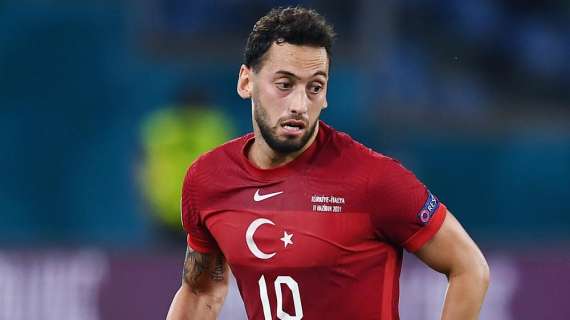 Turchia, Calhanoglu: "Mondiale, fa male al cuore non esserci. L'obiettivo è Euro 2024"