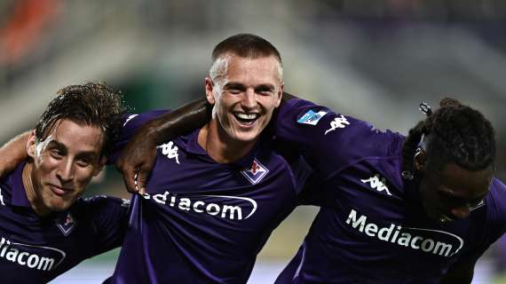 Elettricità e rigori sbagliati al Franchi, poi arriva Gudmundsson: la Fiorentina batte il Milan 2-1