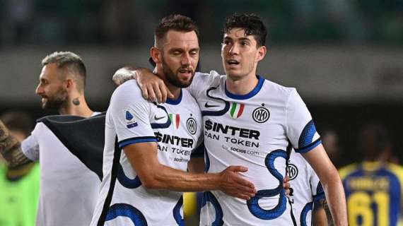 Verso il derby, Inzaghi potrà contare su un'Inter al gran completo: nulla di grave per Bastoni e De Vrij