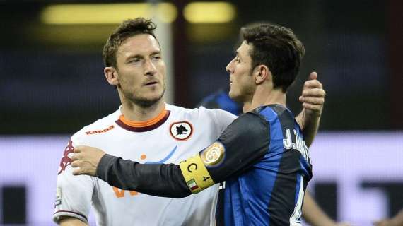 Totti: "Javier, scambio i gagliardetti solo con te!"