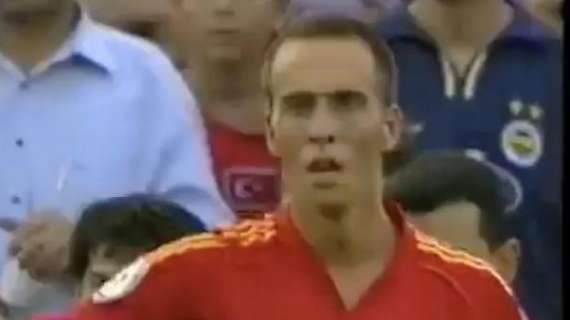 VIDEO - Un look atipico e un gol pazzesco: Borja Valero ricorda sui social la vittoria al 92' con la Spagna a Euro U19