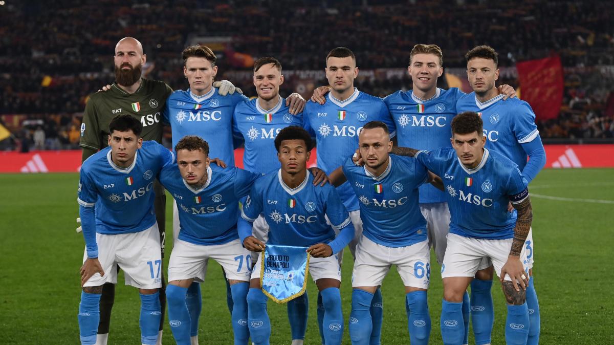 Coppa Italia, Napoli avanti sudando: non basta al Cagliari il gol di Esposito, gli azzurri la spuntano ai rigori