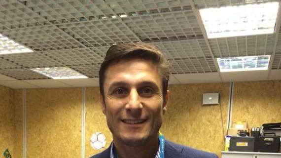 FOTO - Zanetti fa il telecronista per Argentina-Nigeria