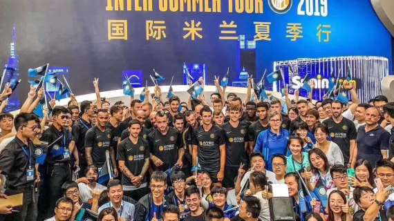 FOTO - Festa per i tifosi in Cina, la squadra incontra gli Inter Club durante la visita al quartier generale di Suning