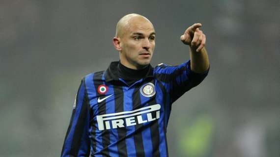 Edicola - Cambiasso e Samuel top. Flop Zarate