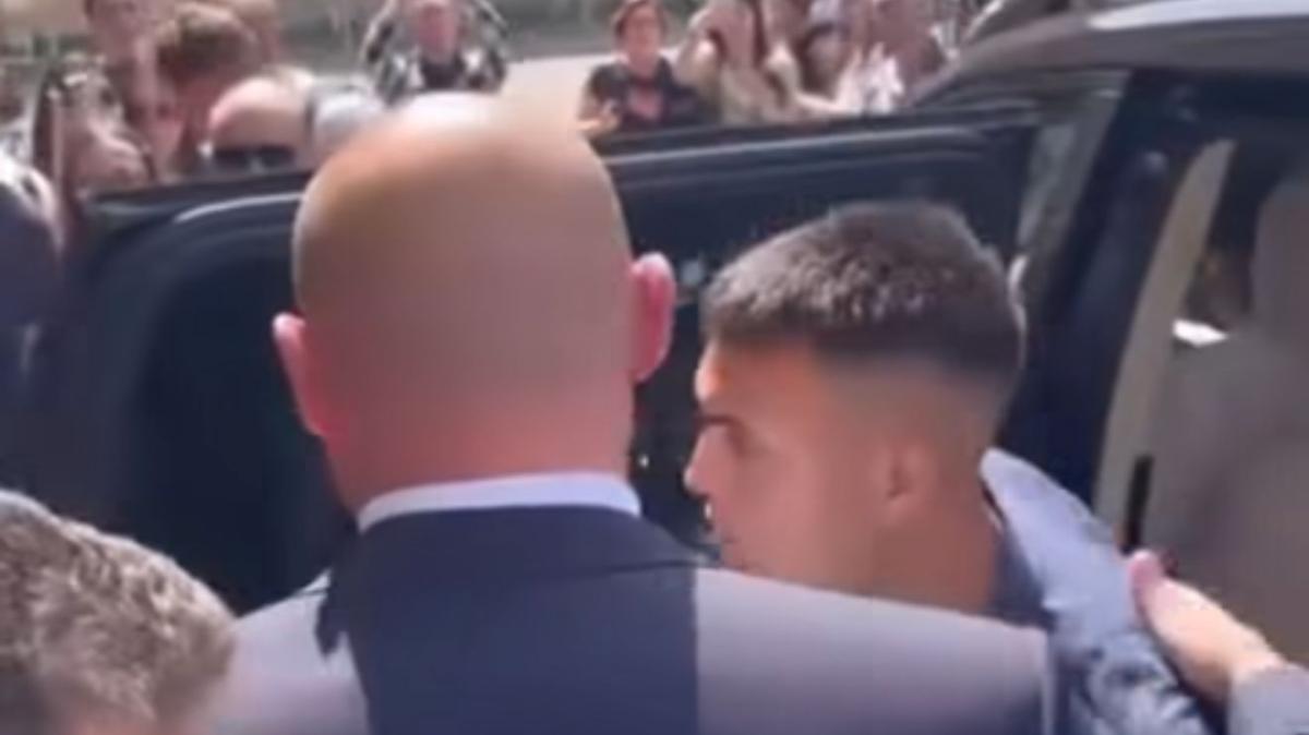 VIDEO - Lautaro è arrivato a Torino: il capitano vicino ai suoi compagni