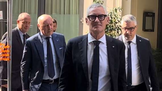 La dirigenza nerazzurra al pranzo UEFA. Stasera squadra con il lutto al braccio