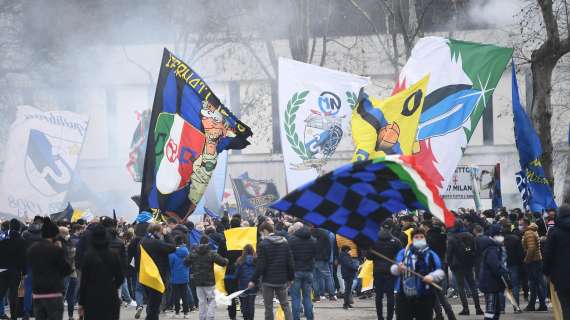 Repubblica - Maxi assembramenti fuori da San Siro prima del derby: scattano le identificazioni