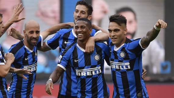 Euroderby in arrivo, Ashley Young carica l'Inter: "In bocca al lupo, famiglia"