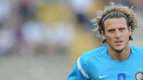 Forlan: "Voci inutili, ho due anni con l'Inter"