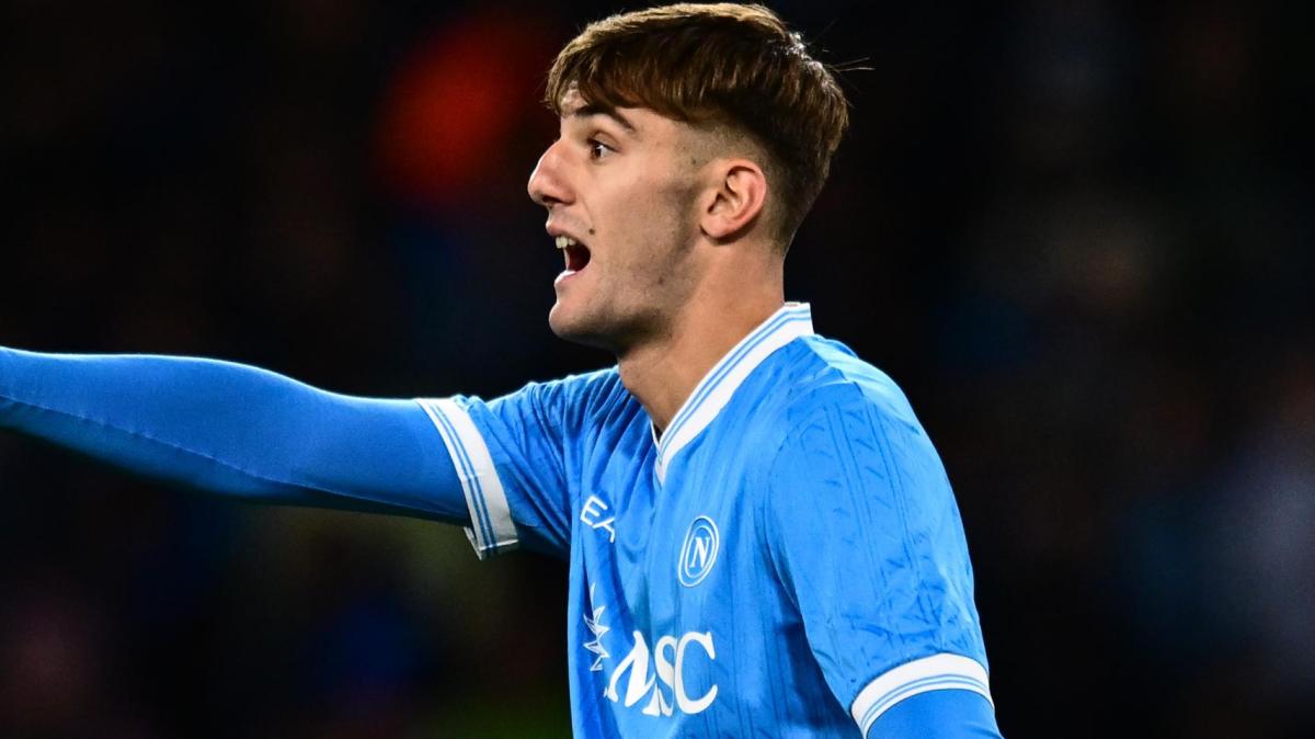 Sky - Lucca lascia il Napoli dopo solo sei mesi: l'attaccante va al Nottingham Forest, cifre e formula dell'affare