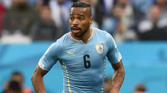 VIDEO - Alvaro Pereira, che paura! Botta tremenda alla testa per il Palito che sviene in campo, ma poi rientra 