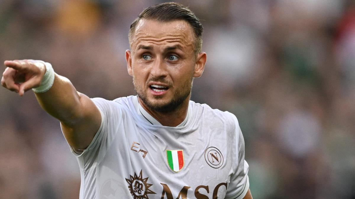 Napoli, piena emergenza a centrocampo: si ferma anche Lobotka, risentimento al tibiale posteriore