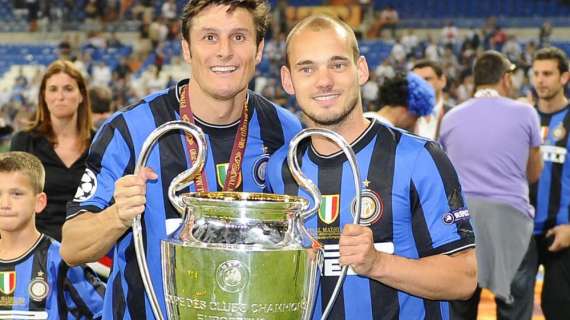 Zanetti con la tanto agognata Champions League, assieme a Sneijder