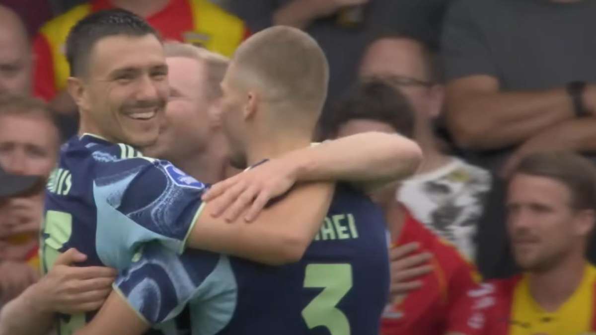 Punticino in volata per l'Ajax: Gloukh riacciuffa il PSV Eindhoven, finisce 2-2 il classico dei Paesi Bassi