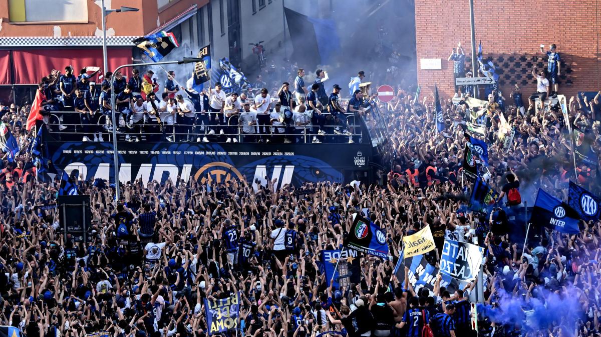 La sfilata, i trofei in Piazza Duomo, i cori: rivivi tutta la serata del trionfo nerazzurro