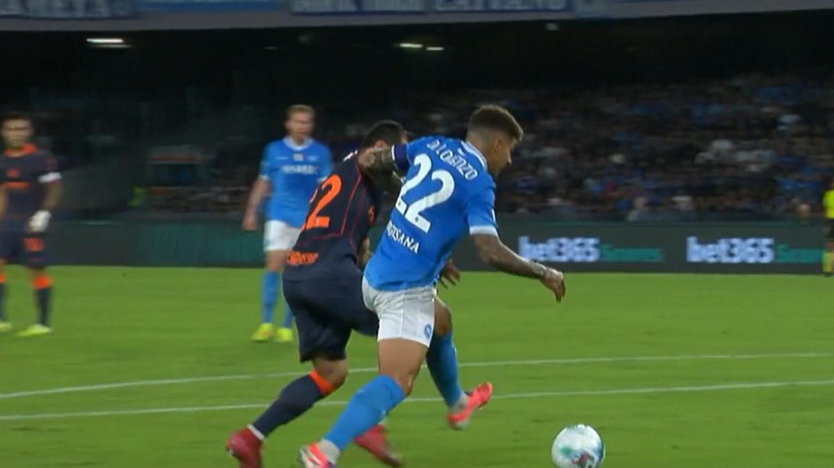 Mkhitaryan-Di Lorenzo, la sala VAR: "C'è il contatto, non possiamo toglierlo". Rocchi: "Non è rigore, Bindoni oltre le nostre richieste"