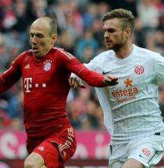 Kirchhoff impegnato in marcatura su Robben