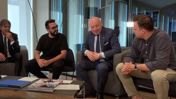 Gli Autogol in sede, Inzaghi: "Lukaku deve stare in superforma". Poi fuoriprogramma col cellulare di Marotta