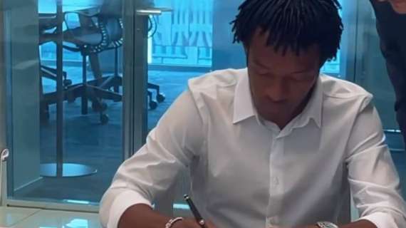 VIDEO - L'arrivo a Milano, le prime foto, la firma: dietro le quinte dell'acquisto di Cuadrado