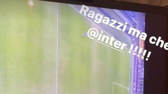 Esposito esulta davanti alla tv: "Ragazzi, che Inter". Poi scherza con Barella e Bastoni