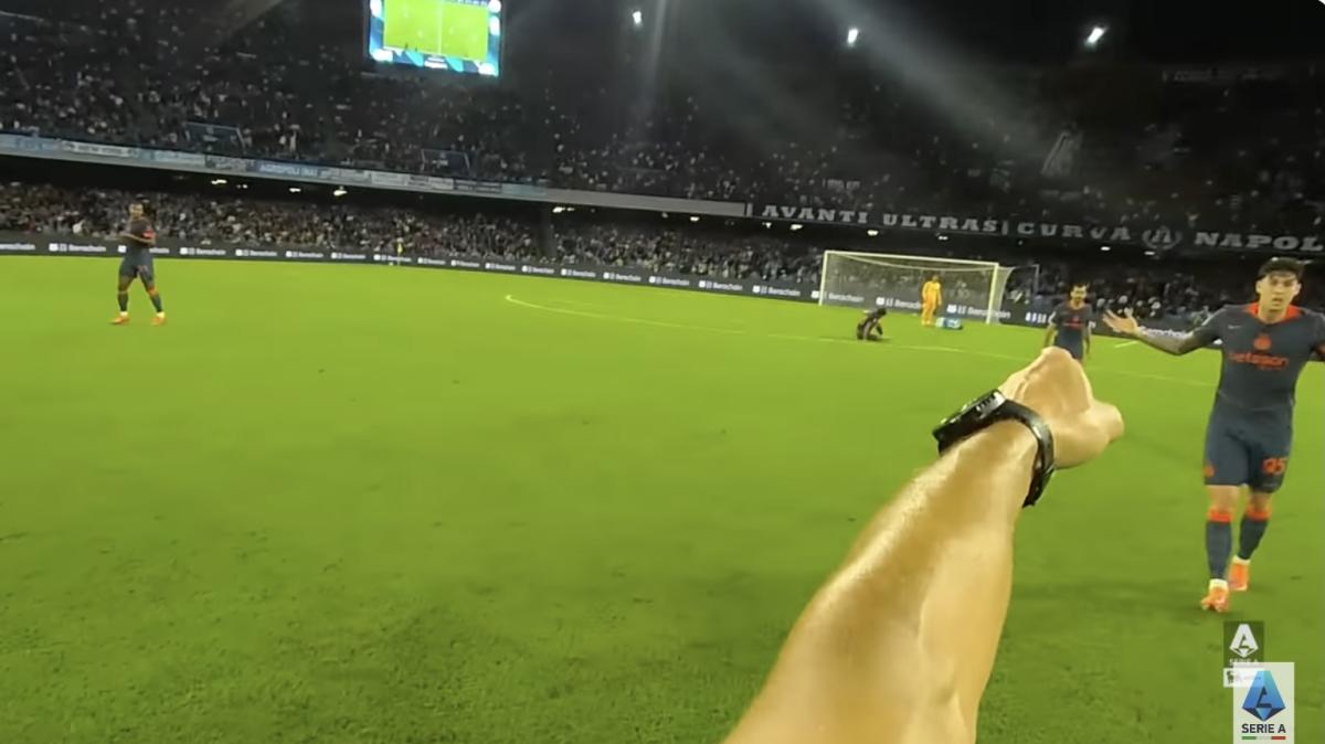 VIDEO - Napoli-Inter vista con gli occhi di Mariani: la Ref Cam mostra cosa è successo dopo il contatto Di Lorenzo-Mkhitaryan