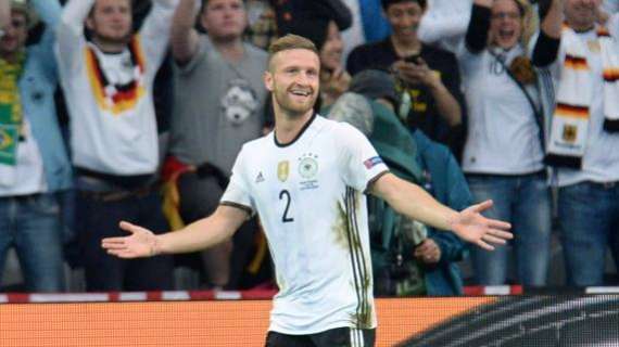 Mustafi ha già chiesto di essere ceduto: Wenger lo accontenta. L'Inter tratta