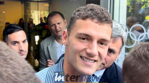 VIDEO - Finalmente Benjamin Pavard: il francese è al Coni per l'idoneità sportiva. L'abbraccio dei tifosi