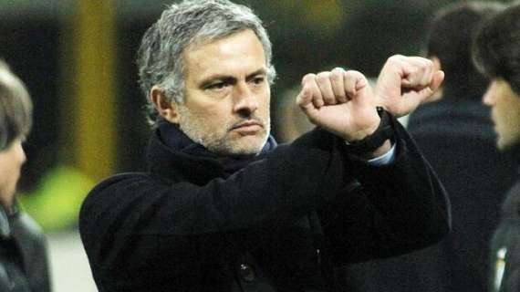 Mourinho: "La mia Inter danneggiata dagli arbitri, ci allenavamo in 10 vs. 11"