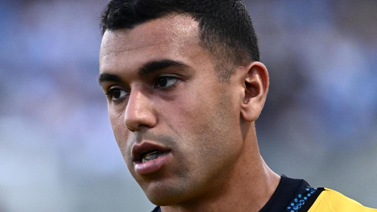 Sceneggiata di Cheddira sull'ammonizione di De Vrij. Serena duro: "Questa non la dovevi fare"