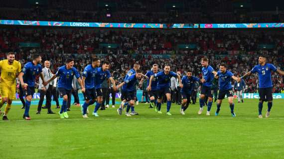 L'Inter a Barella e Bastoni: "Campioni d'Italia, campioni d'Europa"